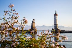 In Lindau am Bodensee treffen im Sommer FHI-Nachwuchswissenschaftler mit Nobelpreisträgern zusammen.