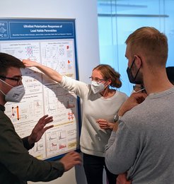 Maximilian Frenzel (links), Abteilung Physikalische Chemie.