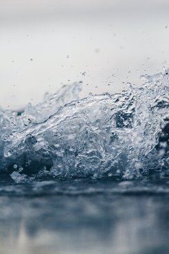 The next step for the AQUACHIRAL project is to study molecules in the environment in which they occur in living organisms, e.g., in water.
