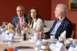 Prof. Dr. Beatriz Roldán Cuenya, Direktorin am Fritz-Haber-Institut der Max-Planck-Gesellschaft, berichtete aus der Forschungspraxis.
