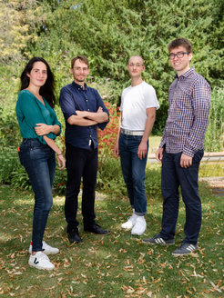 Dr. Sebastian Maehrlein (2.v.l.), hier mit seinen Mitarbeiter:innen Marie Cherasse, Leona Nest und Maximilian Frenzel (v.l.n.r.), wird künftig eine Emmy-Noether-Forschungsgruppe leiten.