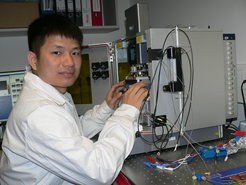 Dr. Jie Wei möchte die Struktur-Eigenschafts-Beziehungen an elektrokatalytischen Grenzflächen im Nanometerbereich für die CO2- und CO-Umwandlung weiter aufklären.