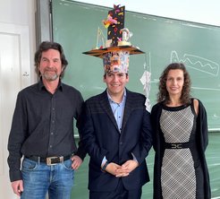 Mauricio Lopez Luna together with his direct supervisor, Shamil Shaikhutdinov, and the ISC Director, Beatriz Roldan Cuenya.