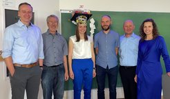 Doctoral examination committee (from left to right): Prof. Dr. Arne Thomas (TU Berlin), Prof. Dr. Michael Grazielski (TU Berlin), Antonia Herzog, Dr. Arno Bergmann (FHI), Dr. Serhiy Cherevko (HI Erlangen-Nürnberg), and Prof. Dr. Beatriz Roldan Cuenya (FHI).