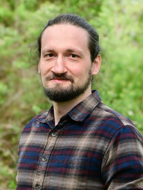 Dr.  Matthias Kick