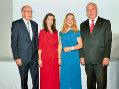 Beatriz Roldán Cuenya mit den Preisträger*innen