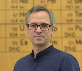 Analysis of the bulk and defect structure of catalysts